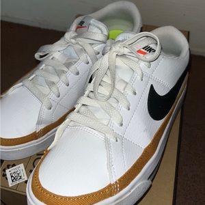 WMNS NIKE COURT LEGACY NN